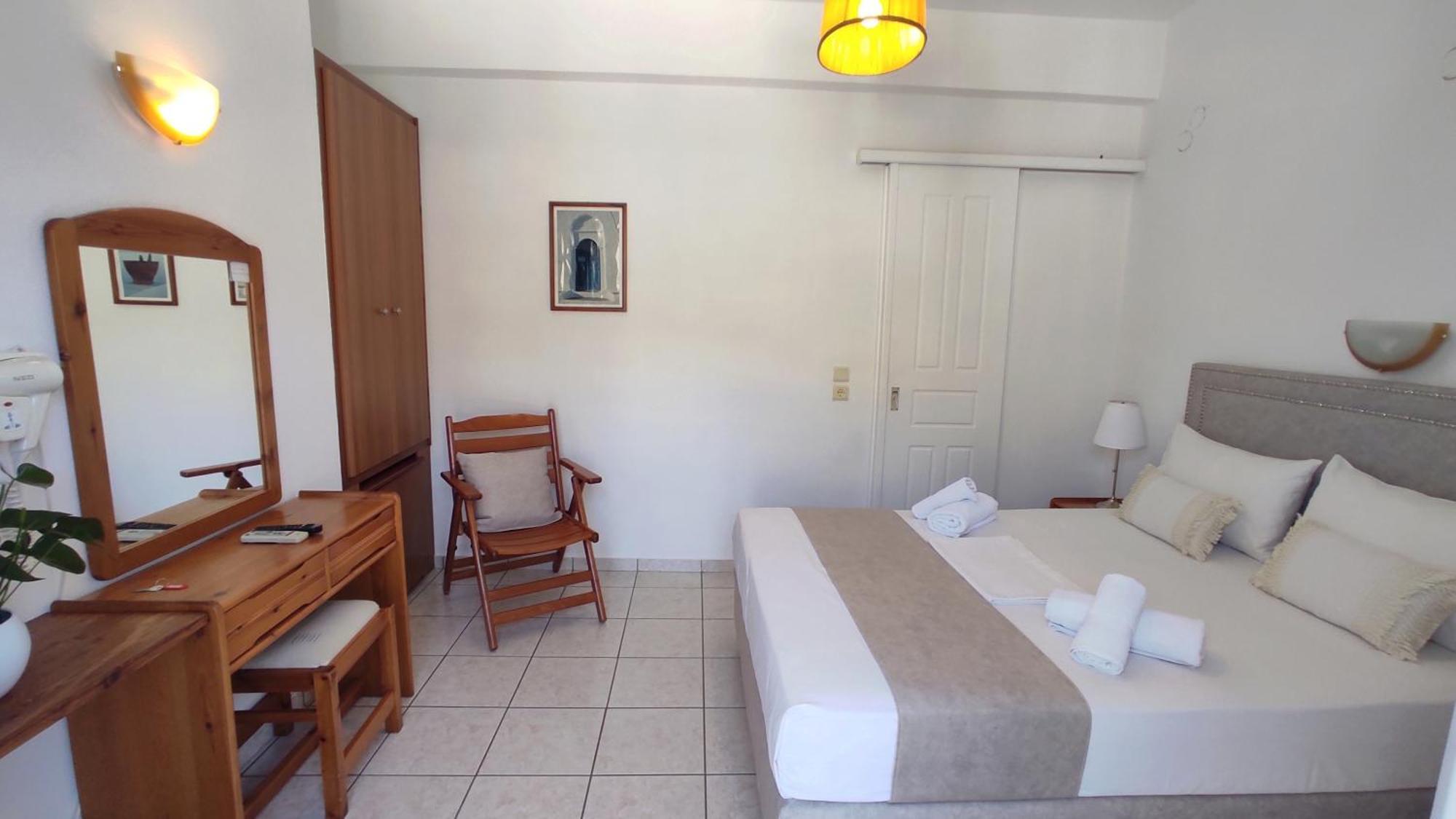 Astrofegia Rooms And Apartments Kamares  Esterno foto